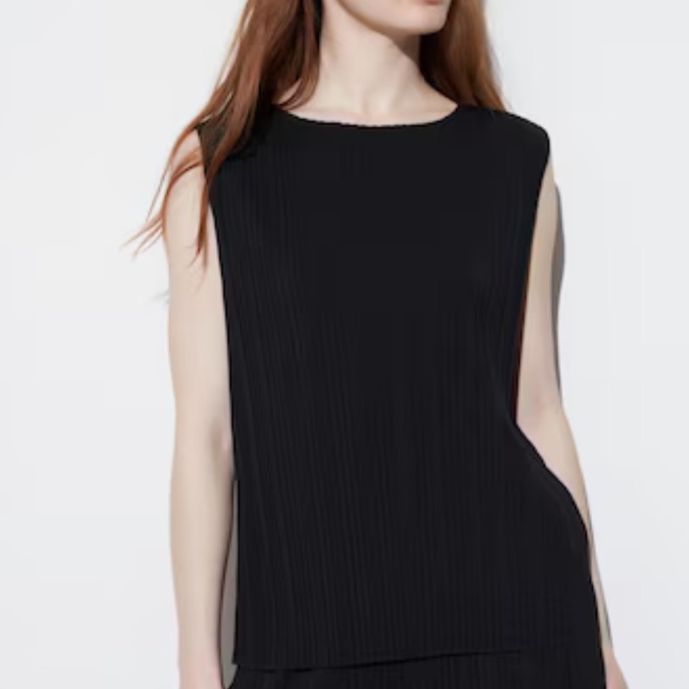 Uniqlo Sleeveless Black Pleated Tank Top
